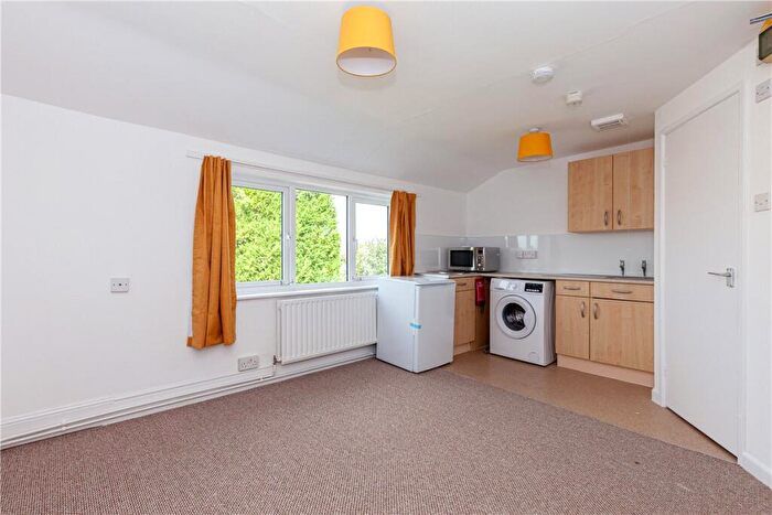 Apartment To Rent In Bullingdon Road, Oxford, OX4