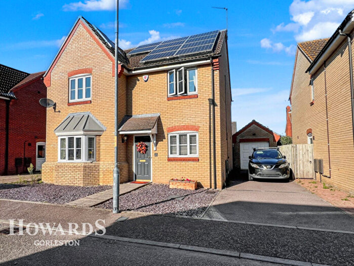 4 Bedroom Detached House For Sale In Banting Close, Gorleston, NR31