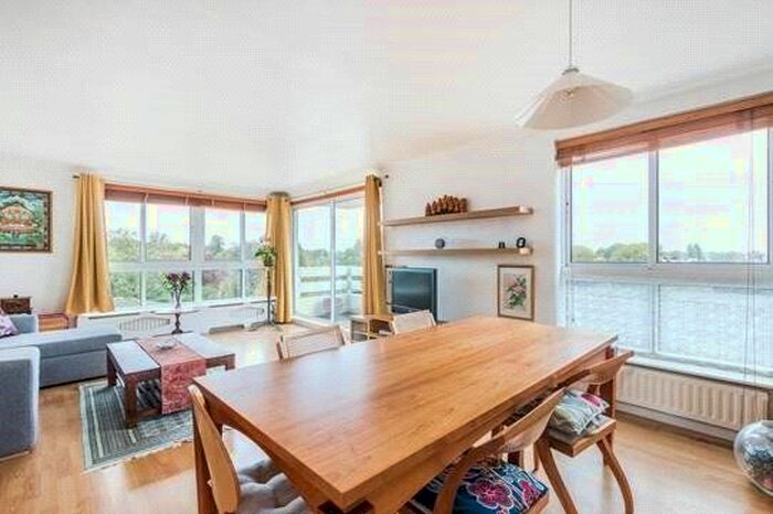 2 Bedroom Flat To Rent In March Court, Warwick Drive, Putney, London, SW15