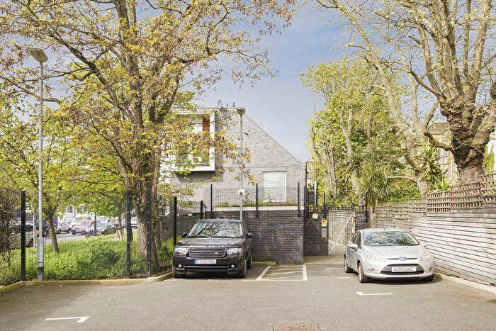 2 Bedroom Flat For Sale In Trevanion Road, West Kensington, W14