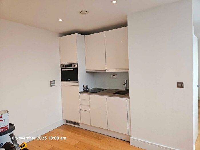 1 Bedroom Flat To Rent In High Street, Slough, SL1