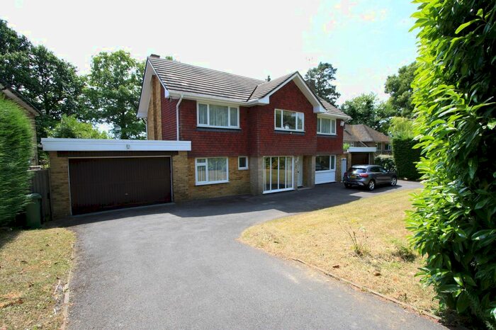 5 Bedroom Detached House To Rent In Birch Grove, Tadworth, KT20