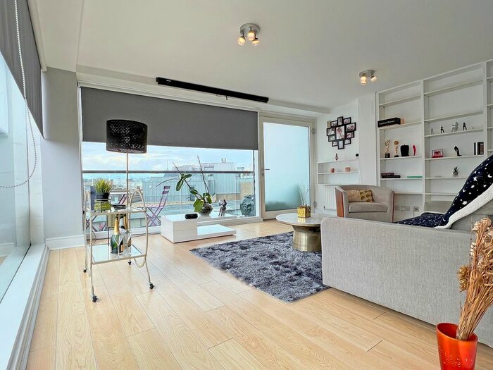 2 Bedroom Flat To Rent In West One House, Well Street, Fitzrovia, W1T
