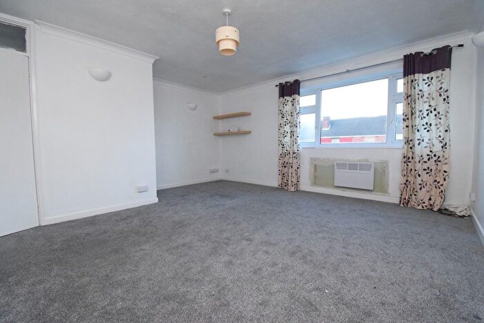 2 Bedroom Flat To Rent In Minsthorpe Lane, South Elmsall, Pontefract, WF9