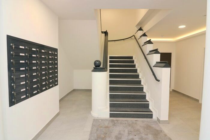1 Bedroom Flat To Rent In High Street, Egham, Surrey, TW20
