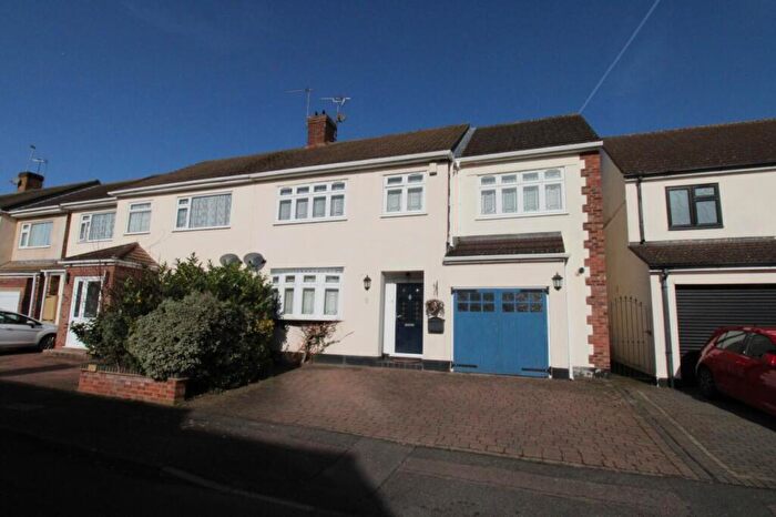 4 Bedroom Semi-Detached House For Sale In Longwood Close, Upminster, Essex, RM14