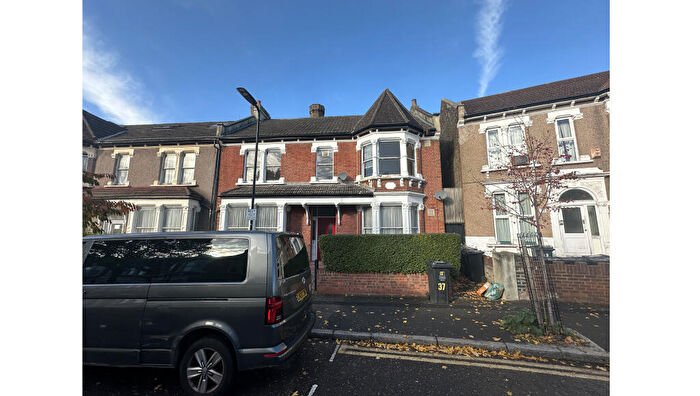 3 Bedroom Flat For Sale In Flat C, Allerton Road, Stoke Newington, London, N16