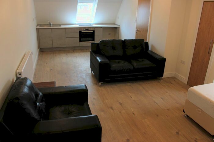 Studio To Rent In Amersham Road, High Wycombe, HP13