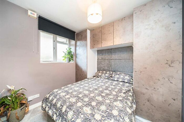 1 Bedroom Flat To Rent In York Road, Wandsworth, SW11