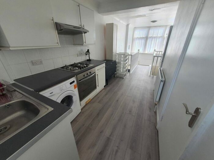 1 Bedroom Flat To Rent In Leywick Street, Ground Floor, London, E15