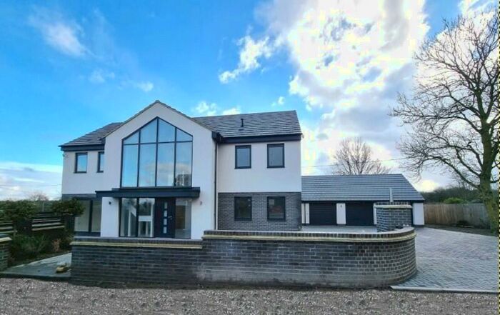 4 Bedroom Detached House To Rent In Alexandra Road, Rushden, Northamptonshire., NN10