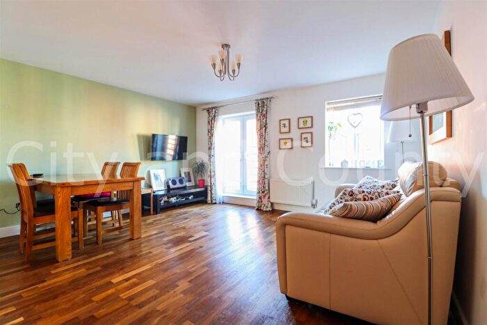 3 Bedroom Town House To Rent In Bayleaf Avenue, Hampton Vale, Peterborough, PE7