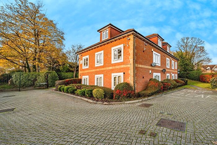 2 Bedroom Flat For Sale In Windsor Lane, Burnham, Slough, SL1