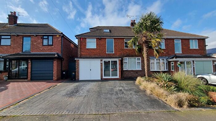 4 Bedroom Semi Detached House For Sale In Lee Road, B47