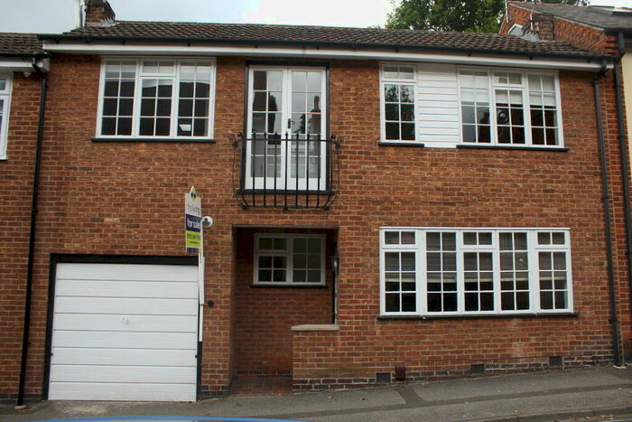 2 Bedroom Town House To Rent In Castle Mews, NG7