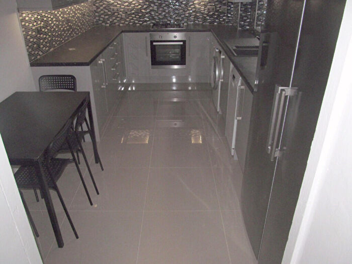 6 Bedroom Terraced House To Rent In Grange Avenue, Reading, Berkshire, RG6