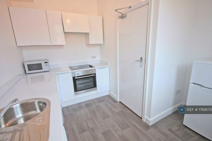 3 Bedroom Flat To Rent In Elm Av &#;Pp/Pw**Students /**, Nottingham, NG3