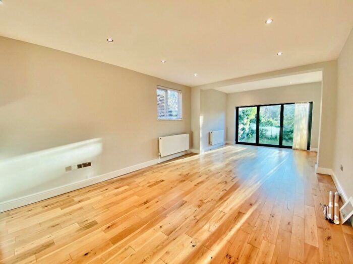 1 Bedroom Flat To Rent In Gloucester Road, New Barnet, EN5