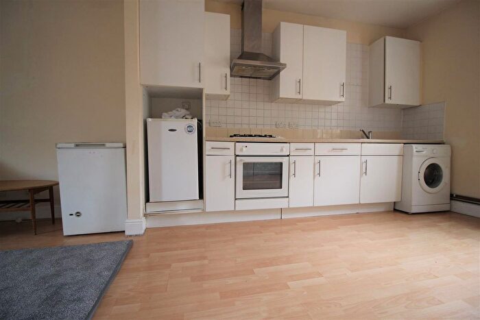1 Bedroom Flat To Rent In Australia Road, White City Estate, W12