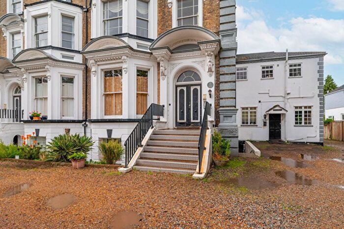 2 Bedroom Flat For Sale In Wedgewood Court, North Parade, NR32