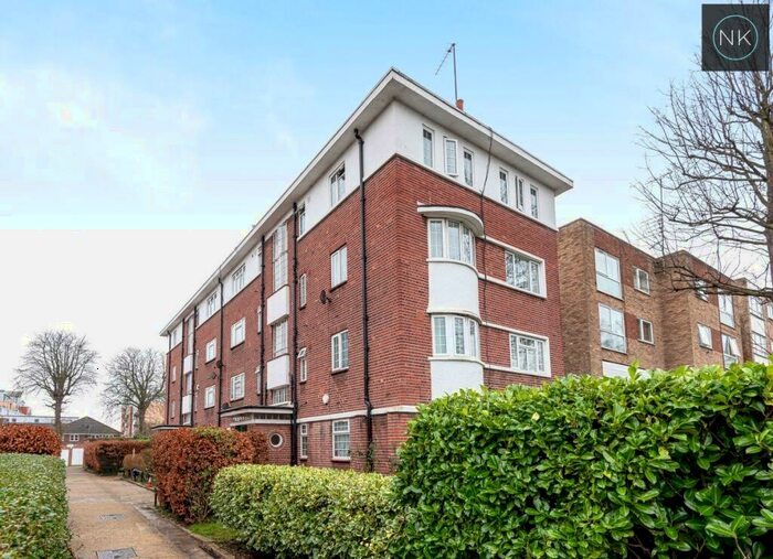 1 Bedroom Apartment To Rent In Lyndhurst Court, Churchfields, South Woodford, London, E18