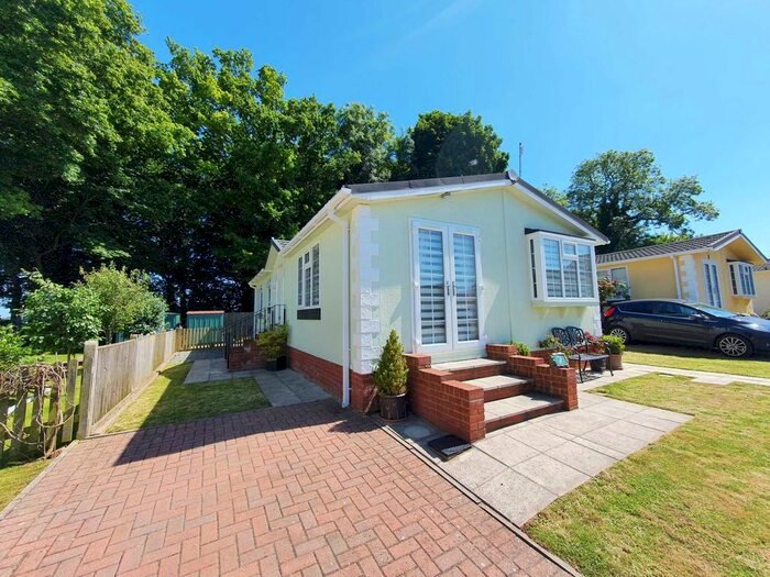 2 Bedroom Mobile/park Home For Sale In Ropersole Park, Canterbury, CT4