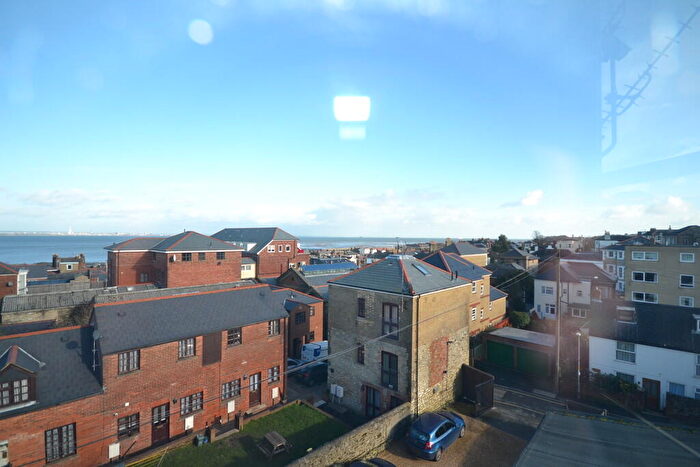 2 Bedroom Apartment To Rent In Union Street, Ryde, PO33