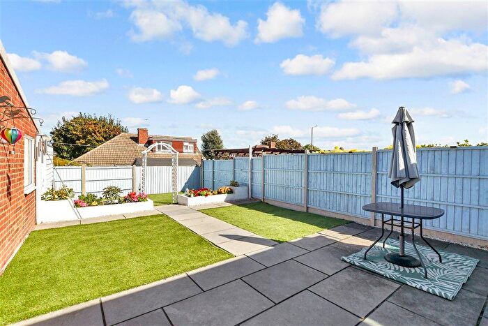 2 Bedroom Chalet For Sale In Flaxman Drive, Maidstone, Kent, ME16