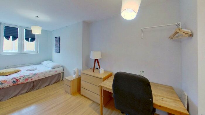 4 Bedroom Apartment To Rent In Hanbury Street, Brick Lane, London, E1