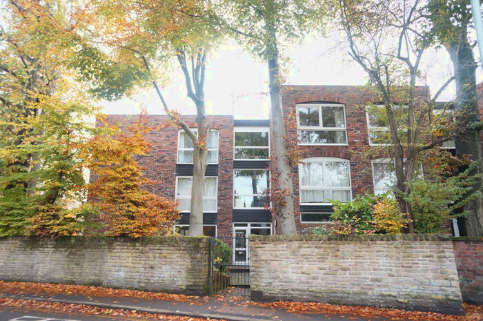 2 Bedroom Apartment To Rent In Kingston Court, Kingston Road, M20