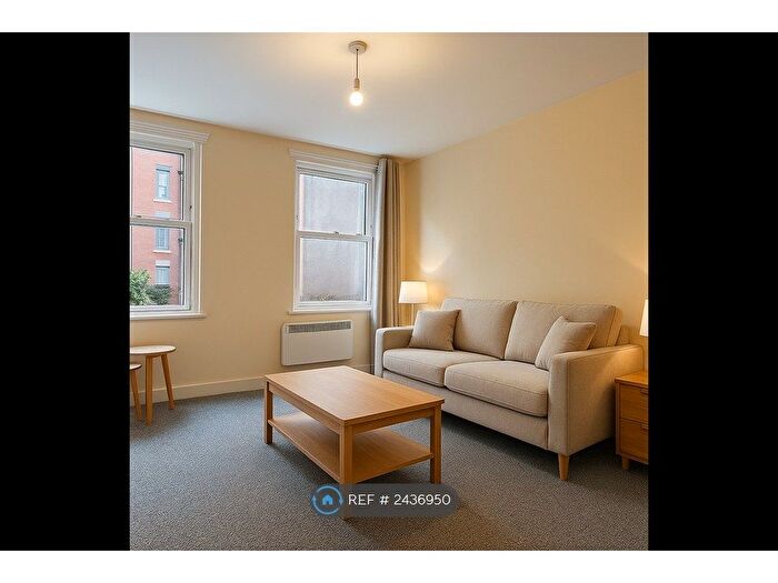 3 Bedroom Flat To Rent In Briggate, Leeds, LS1