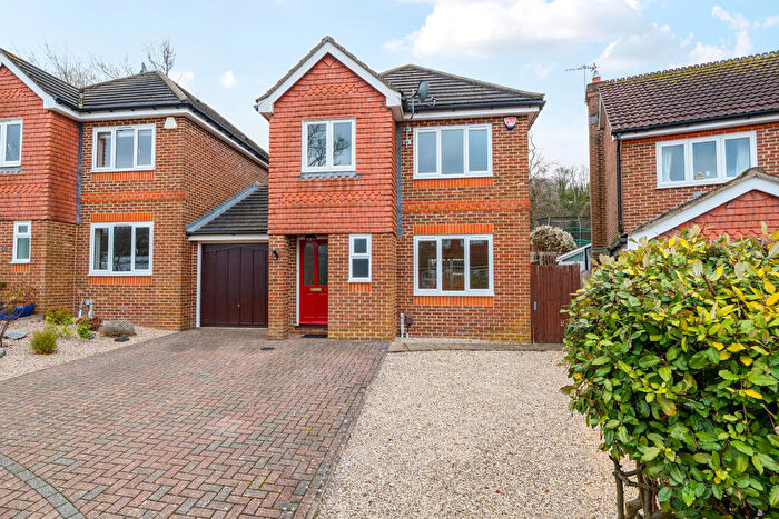 3 Bedroom House For Sale In Asprey Grove, Caterham, CR3