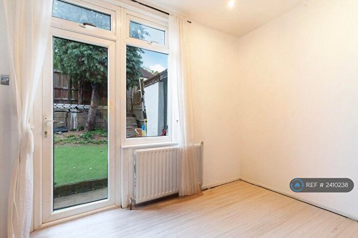 2 Bedroom Flat To Rent In Brighton Road, Purley, CR8