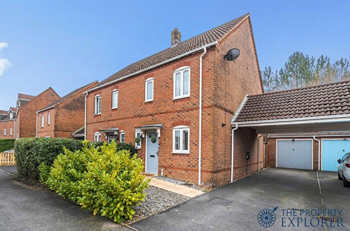 3 Bedroom Semi-Detached House For Sale In Causton Road, Beggarwood, RG22