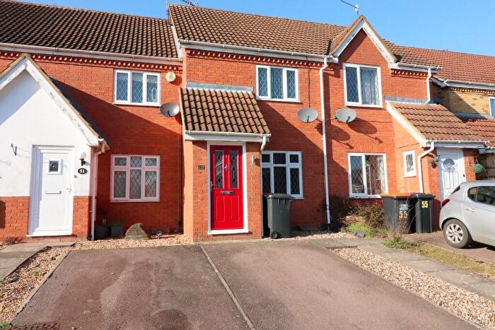 2 Bedroom Terraced House For Sale In Wiseman Close, Bushmead, Luton, LU2
