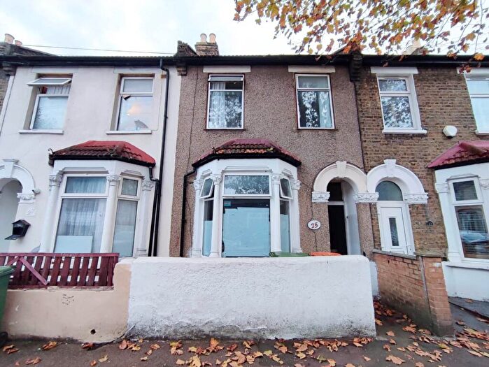 3 Bedroom Terraced House For Sale In Oakfield Road, London, E6