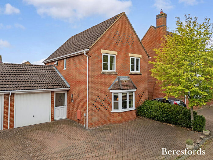 3 Bedroom Link Detached House For Sale In Maple Way, Dunmow, CM6