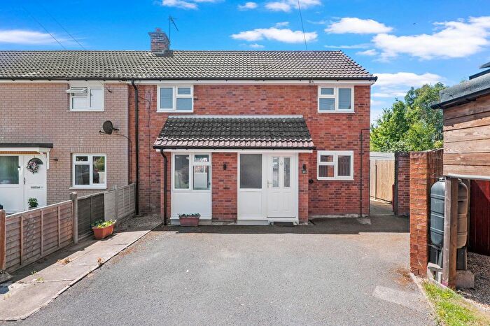 3 Bedroom End Of Terrace House For Sale In Berkeley Close, Whittington, Worcester., WR5