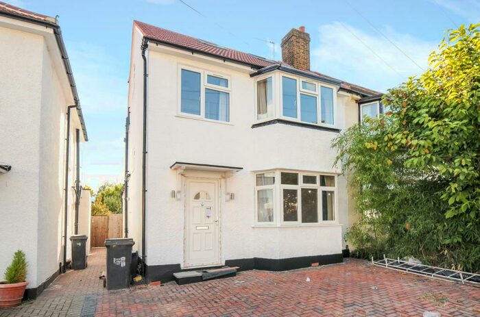 4 Bedroom Semi-Detached House To Rent In Cambridge Road, New Malden, KT3