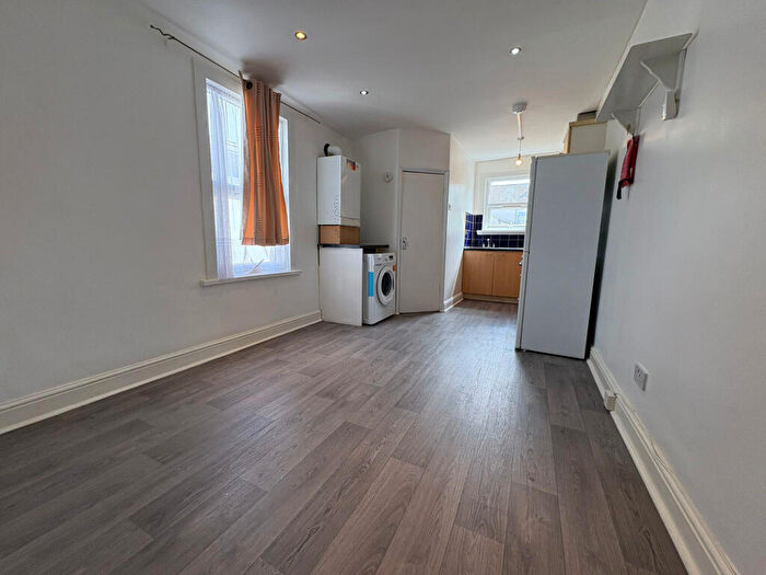 2 Bedroom Flat To Rent In Vicarage Lane, London, E15