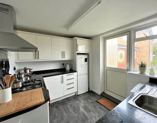 2 Bedroom Semi-detached House To Rent In Morden, Morden, SM4