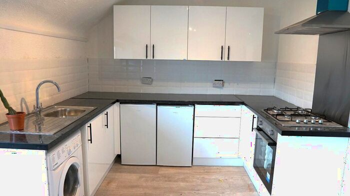 1 Bedroom Flat To Rent In Wrythe Lane, Carshalton, Surrey, R, SM5