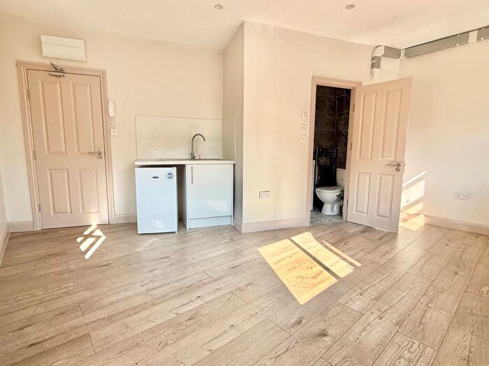 Flat To Rent In Hitchin Street, Biggleswade, SG18