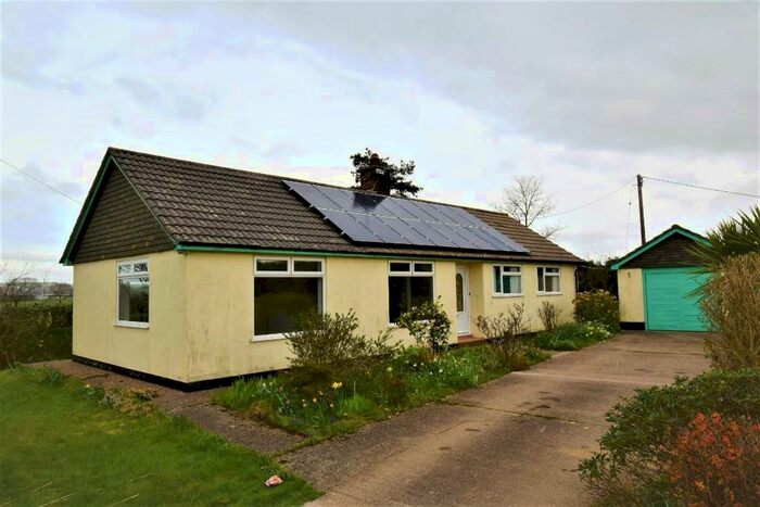 3 Bedroom Bungalow To Rent In Rooks Farm, Yarnscombe, EX31