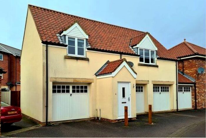 2 Bedroom Flat To Rent In Shannon Walk, Bristol, BS20