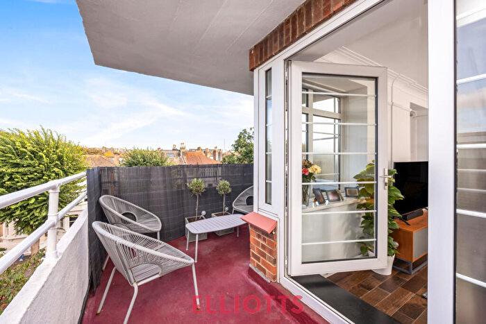 2 Bedroom Apartment For Sale In Wilbury Road, Hove, BN3