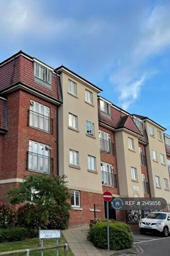 2 Bedroom Flat To Rent In Schoolgate Drive, Morden, SM4