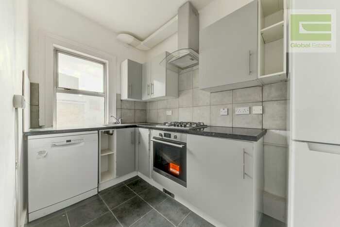 4 Bedroom Flat To Rent In Mitcham Road, Tooting, SW17