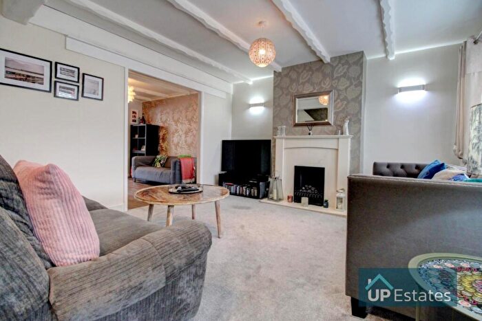 3 Bedroom Semi-Detached House For Sale In Yewdale Crescent, Coventry, CV2