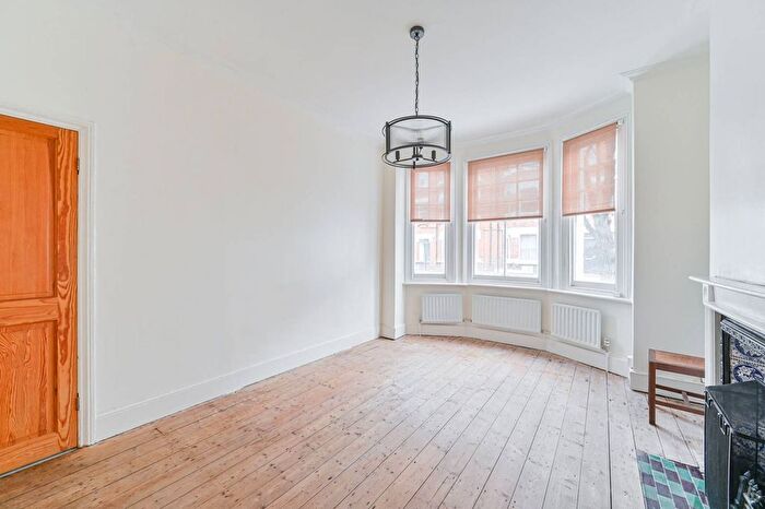 1 Bedroom Flat To Rent In Hackford Road, Brixton, London, SW9